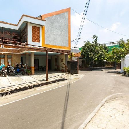Reddoorz Syariah Near Stadion Manahan Solo 2 Εξωτερικό φωτογραφία