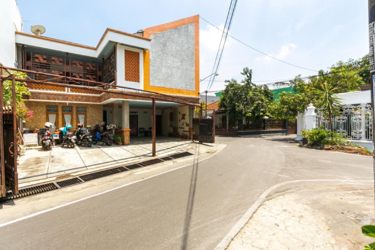Reddoorz Syariah Near Stadion Manahan Solo 2 Εξωτερικό φωτογραφία